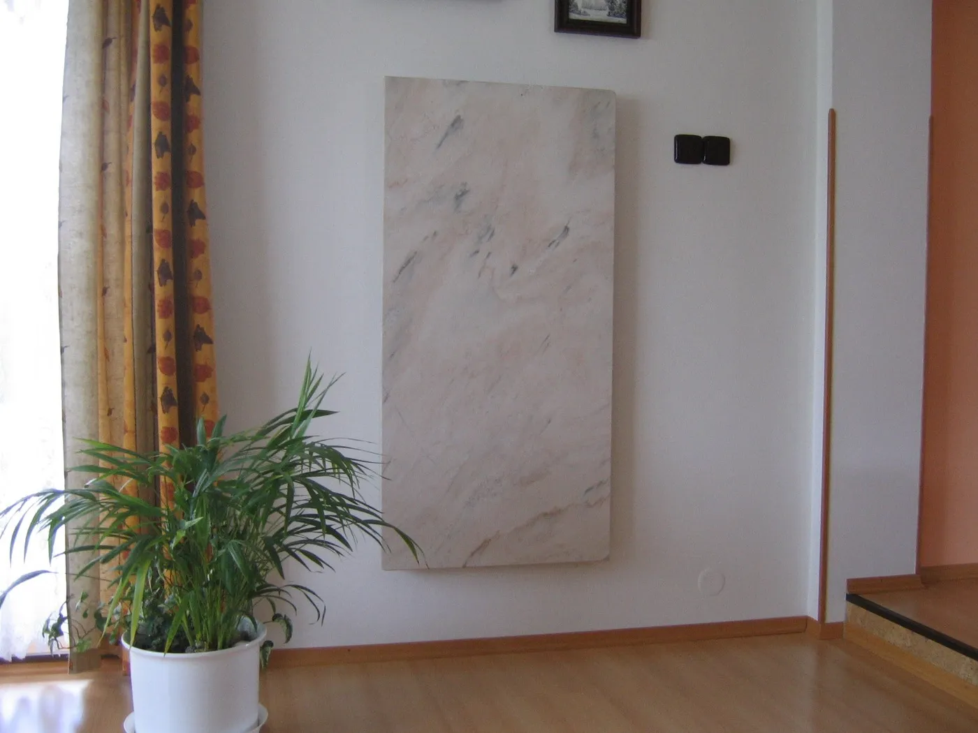 Realizace · mramorový panel v Přešticích